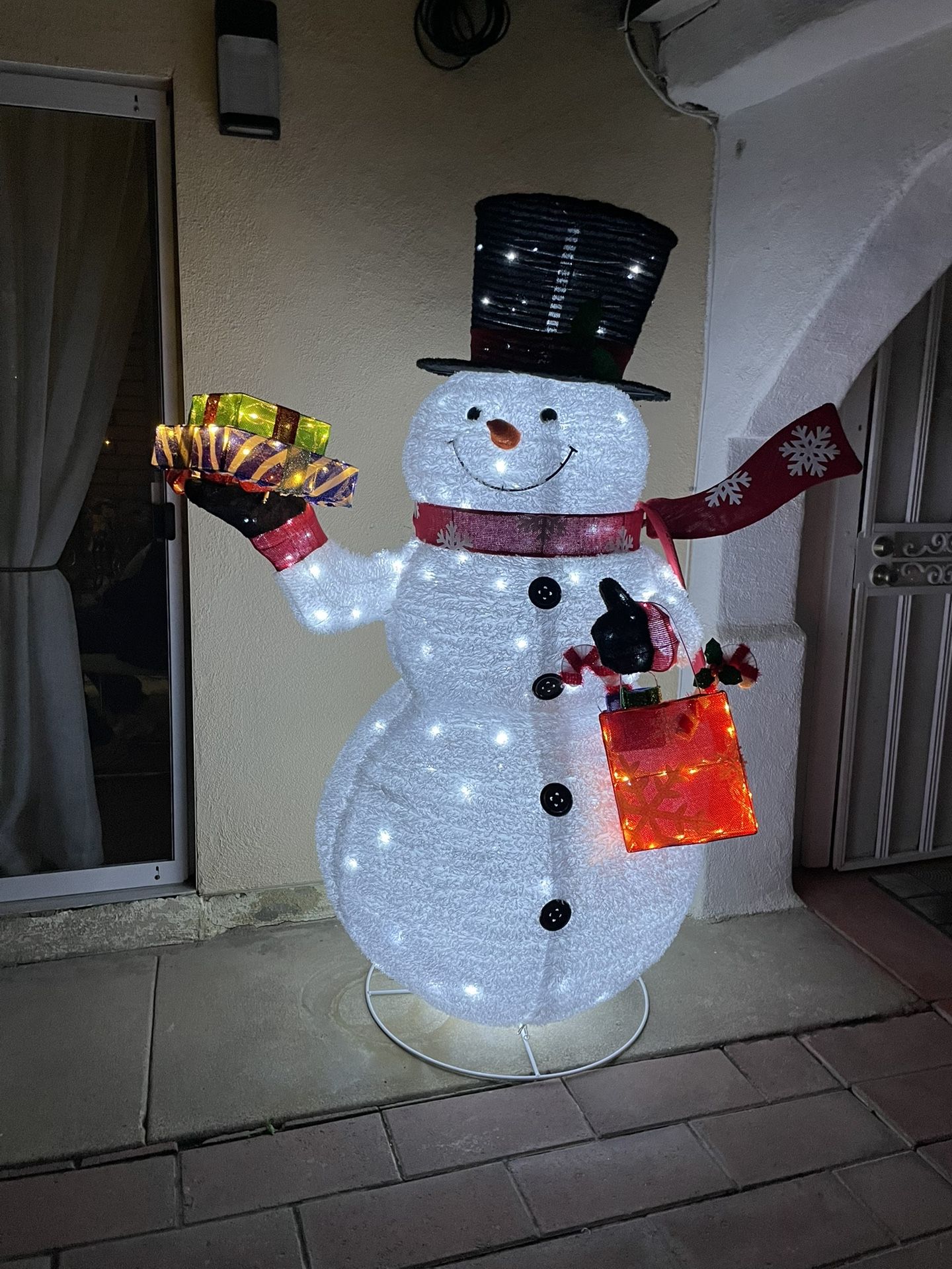 5 FT Outdoor Snow Man Decoration
