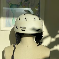 Smith Mission Ski / Snowboard Helmet – Medium (55–59 cm), White 