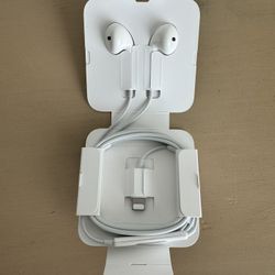 Apple original Lightning to 3.5 mm Headphone Jack Adapter and Apple Headphone