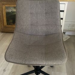 Beautiful Modern Office Chair - Like New 