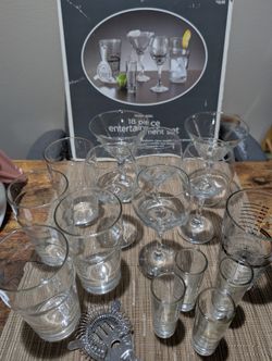 16 pc Silver Noel Entertainment Set