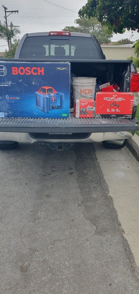 New Bundle, laser level/18 amp battery w charger and sawsal with battery and charger