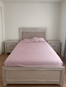 Altyra Full Panel Bed with Upholstered Headboard