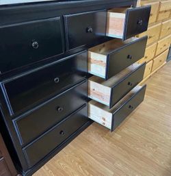 Nine drawers dresser