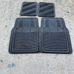 Title: 4-Piece Universal Rubber Car Floor Mats – Black