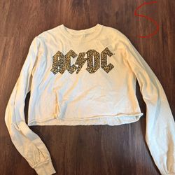 Juniors Size Small Cropped Shirt 