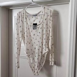 Floral Long Sleeve Bodysuit with Lace Neckline