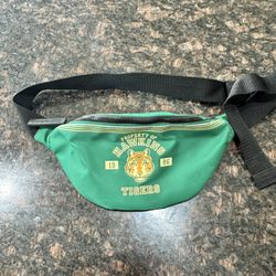 Mac makeup x Stranger things limited edition Fanny pack