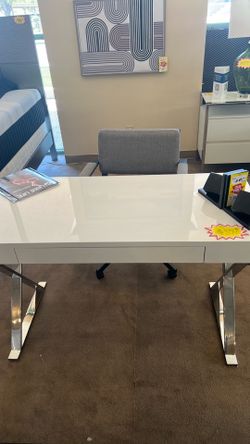 Modern desk