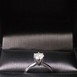 1 Carat Solitaire Round Diamond Ring 