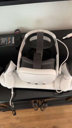 Oculus Quest 3, 512gb, Pro Strap, and charging dock