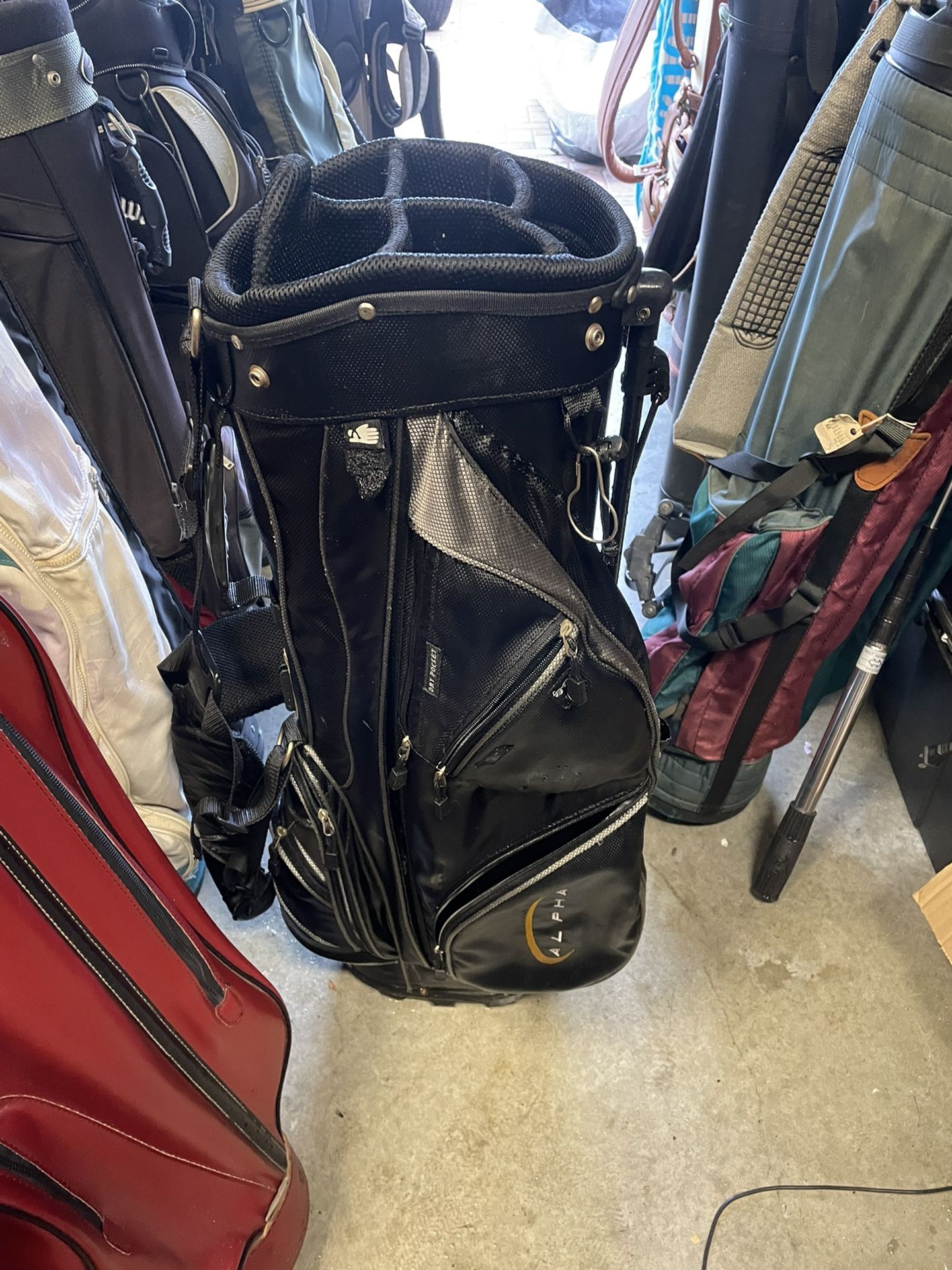 Light weight golf stand bag by Alpha