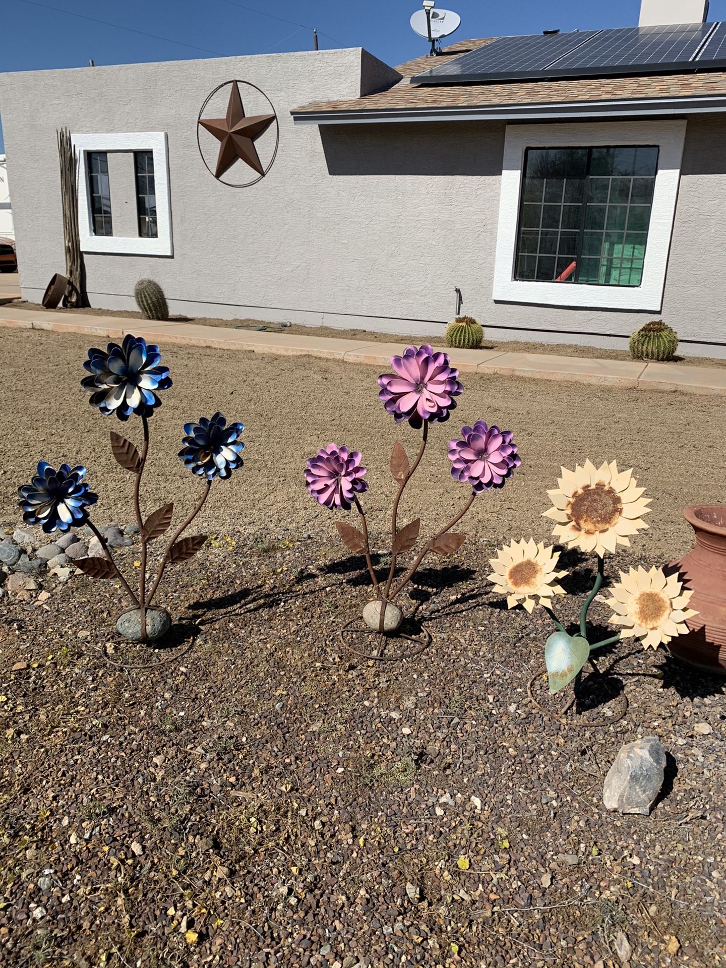 Flowers metal yard art for Sale in Phoenix, AZ - OfferUp