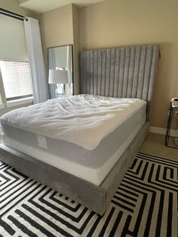 Upholstered Platform Bed (Queen)