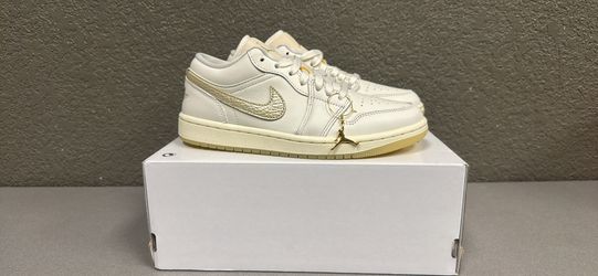 NEW Nike Air Jordan 1 Low SE Metallic Team Gold Women's SIZE 7.5HV5157-100