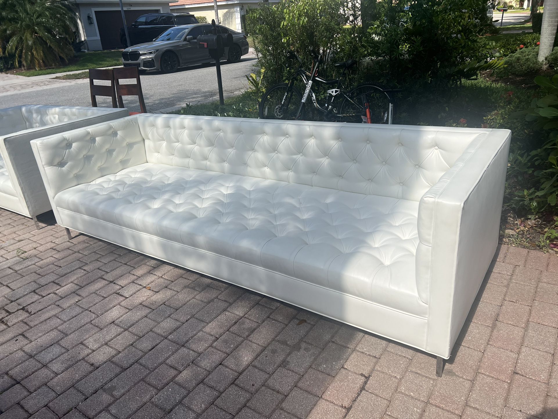BEAUTIFUL SOPHISTICATED XL SOFA COUCH White Faux Leather 