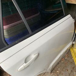 Free 2008 Hyundai Santa fe white right rear door damaged but repairable with no inside panel good for parts including glass and power regulator. 