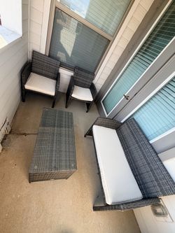4-Piece Outdoor Wicker Patio Furniture Set