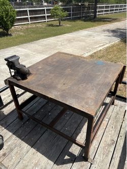 Heavy duty welding table with vise