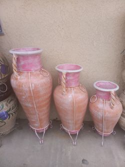 Set Of 3 Clay Pots