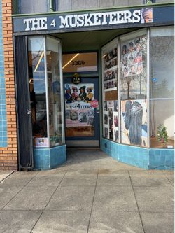 Want to share my salon with Stylist/ Nail And Eyelash Tech