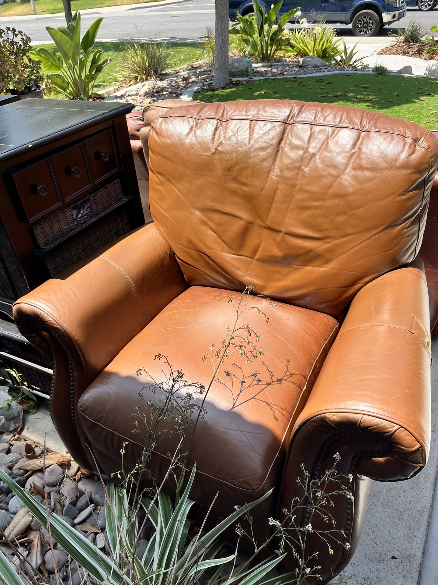 Real Leather Sofas And Recliners