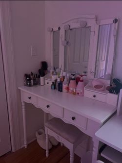 Make Up Table