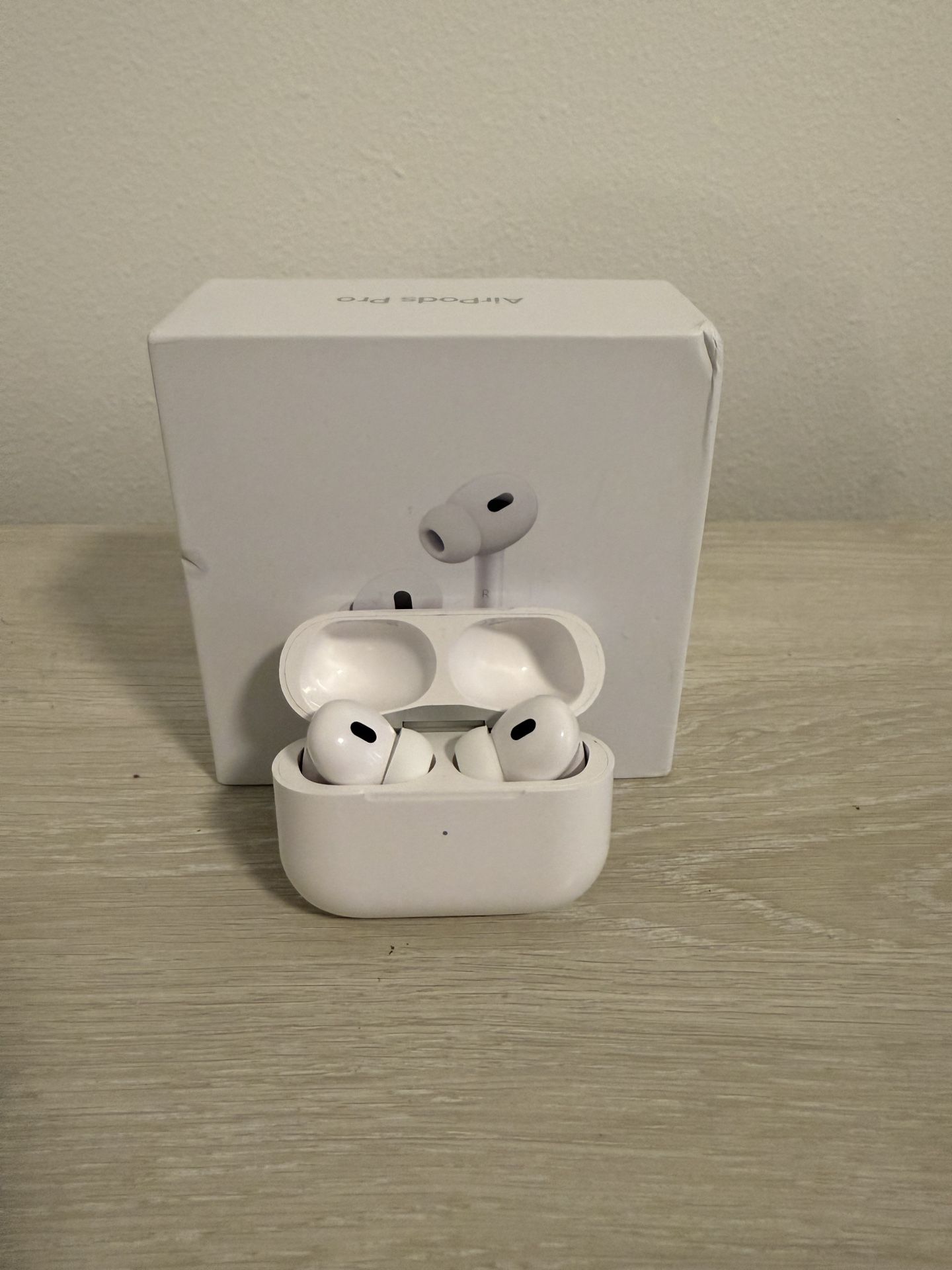 AirPods Pro 2 Used (Slightly Damaged Box) 