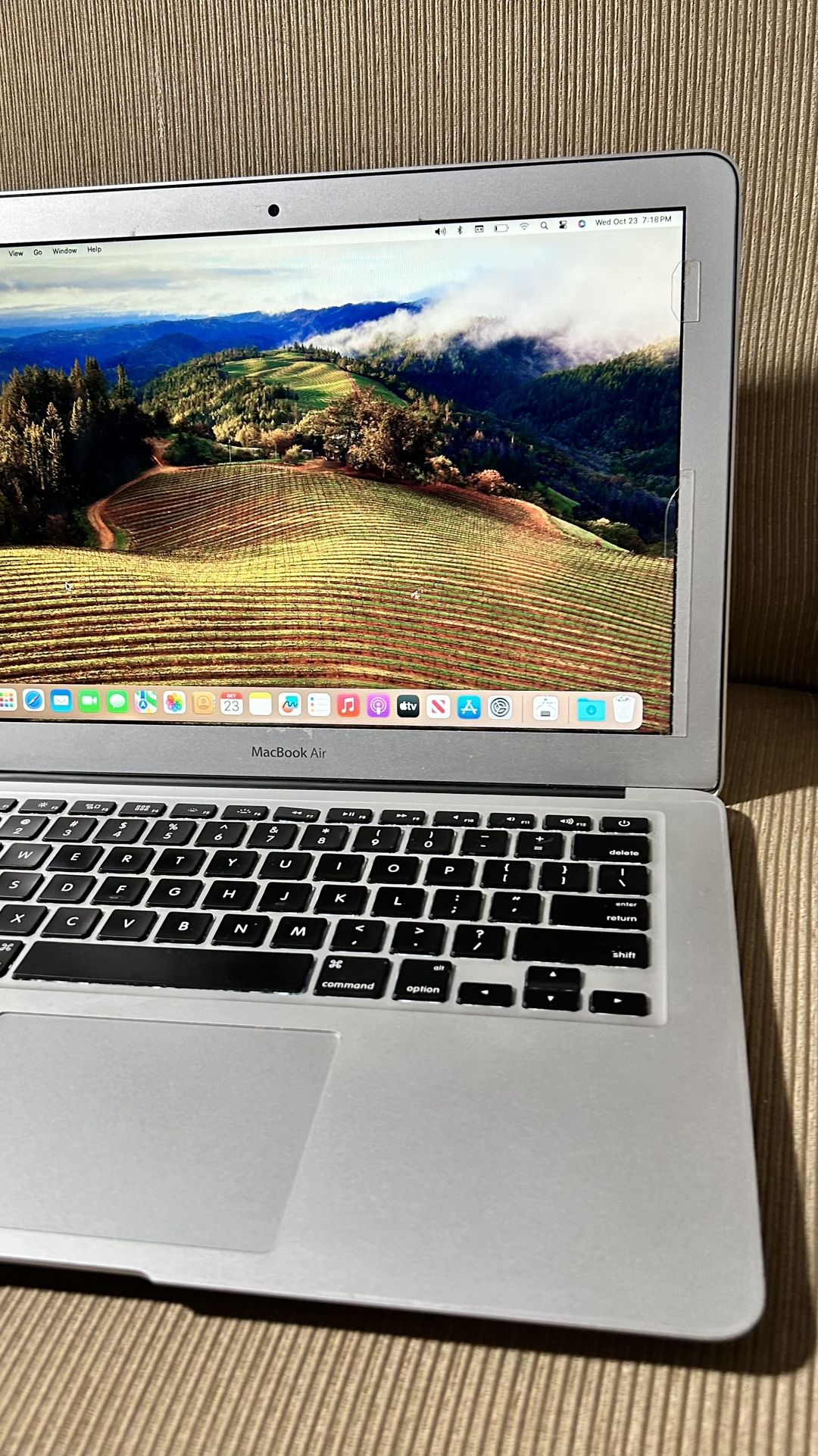 Apple MacBook Air 13” I5/8GB/256GB SSD $200