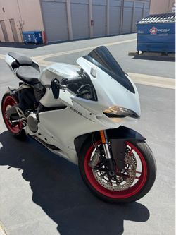 2016 Ducati 959 Panigale 2k miles only