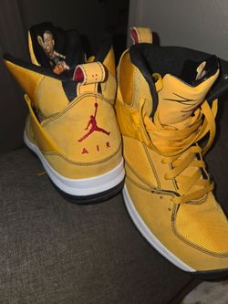 Men's  Nike yellow tennis shoes