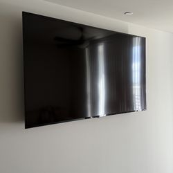 70 Inch Tv Only Had For 1 Month 