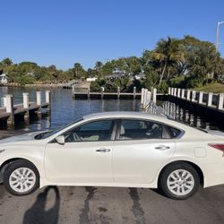 2013 Nissan Ultima S four-door sedan