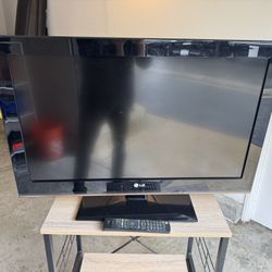 32 Inch LG TV With Remote