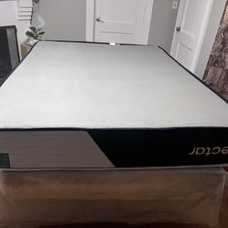 Nectar Hybrid Mattress, Queen, Like New, Perfect Condition