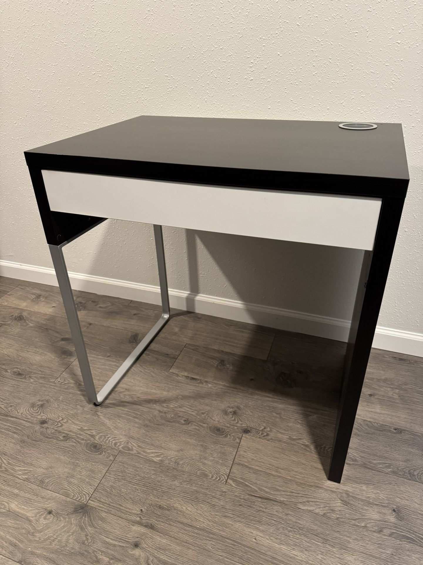 IKEA Micke Desk