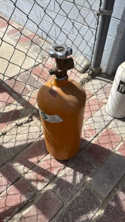 Helium tank