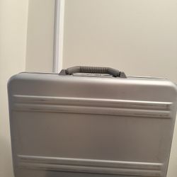 Zero Halliburton Attache Laptop Case