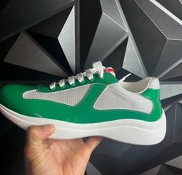 Mens size 8.5 Pradas 300$