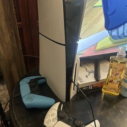 Ps5 1Tb + 2 Controllers