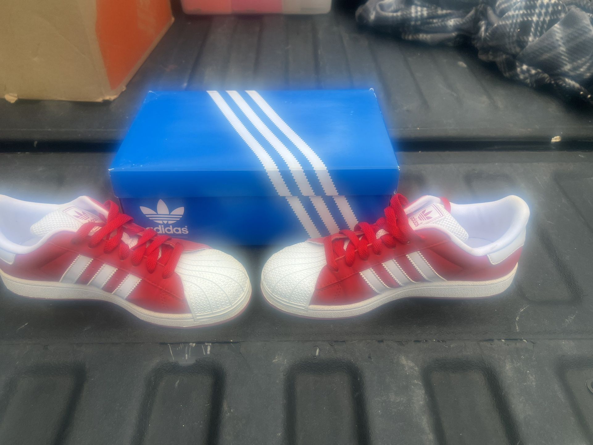 Woman’s Adidas Superstar J Size 5 1/2
