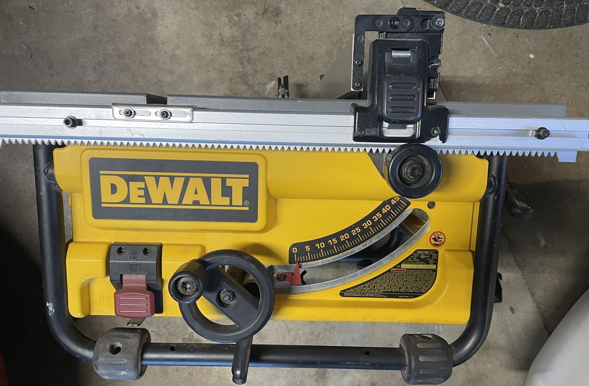 Dewalt Table Saw. 10 Inch DWE7480.
