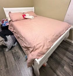 Bedroom set (Dress, mirror and bed)