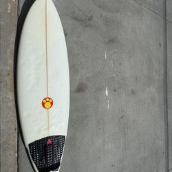 Maurice Cole 5’5” – Modified Moon Tail – Futures – Unique & Fun Ride