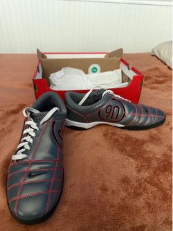 T90 Indoor soccer shoes Size 9.5