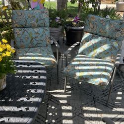 4 Patio Metal Chairs and Cushions