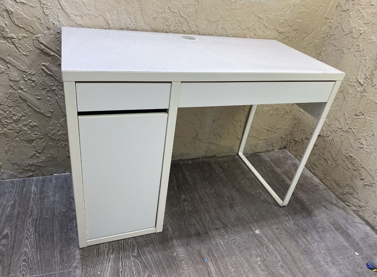White Desk
