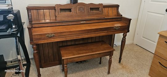 Baldwin Piano With Seat