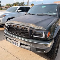 Tacoma Headlight set and grille