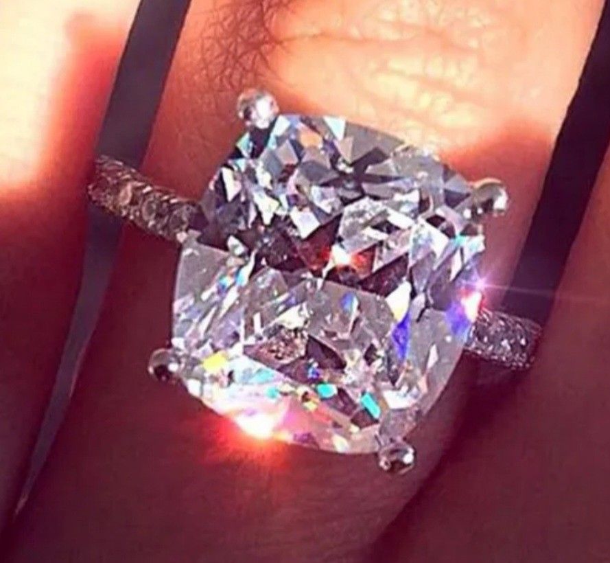 Cubic Zirconia Size 7 Beautiful Brand New Ring